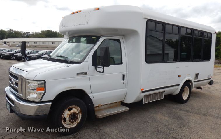 2008 Ford E450  shuttle bus - JQ9238