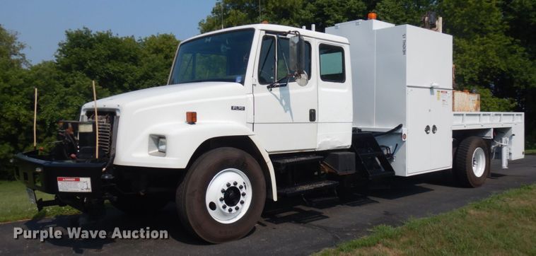 2004 Freightliner FL70  crane truck - IL9878