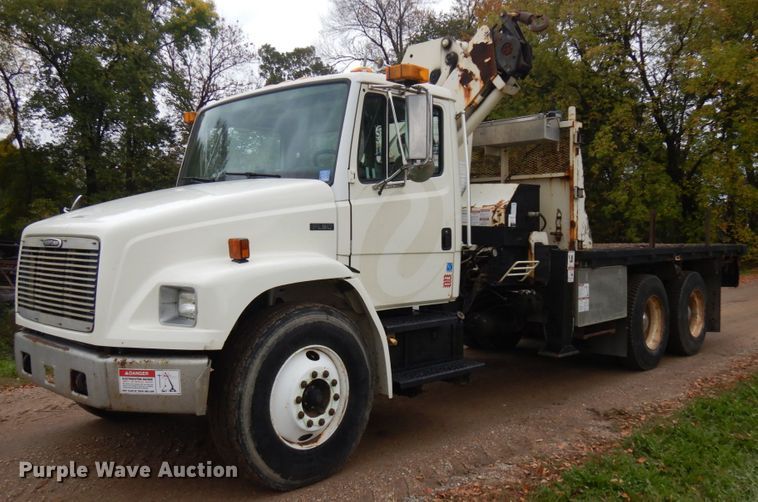 1998 Freightliner FL80  crane truck - JQ9337