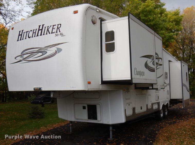 2005 Nu Wa HitchHiker  camper - JQ9340