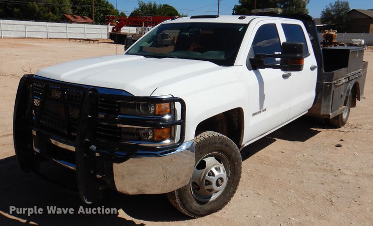 2015 Chevrolet Silverado 2500HD  Crew Cab flatbed pickup truck - DI5346