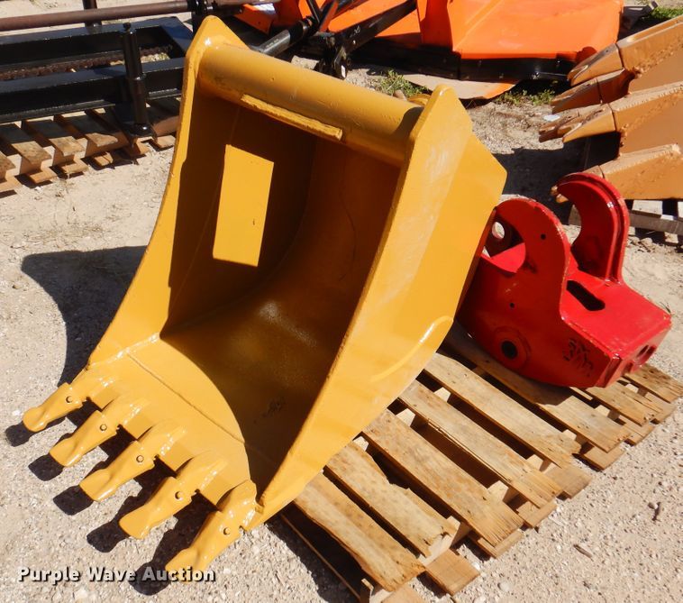 24"W backhoe bucket - DI5341
