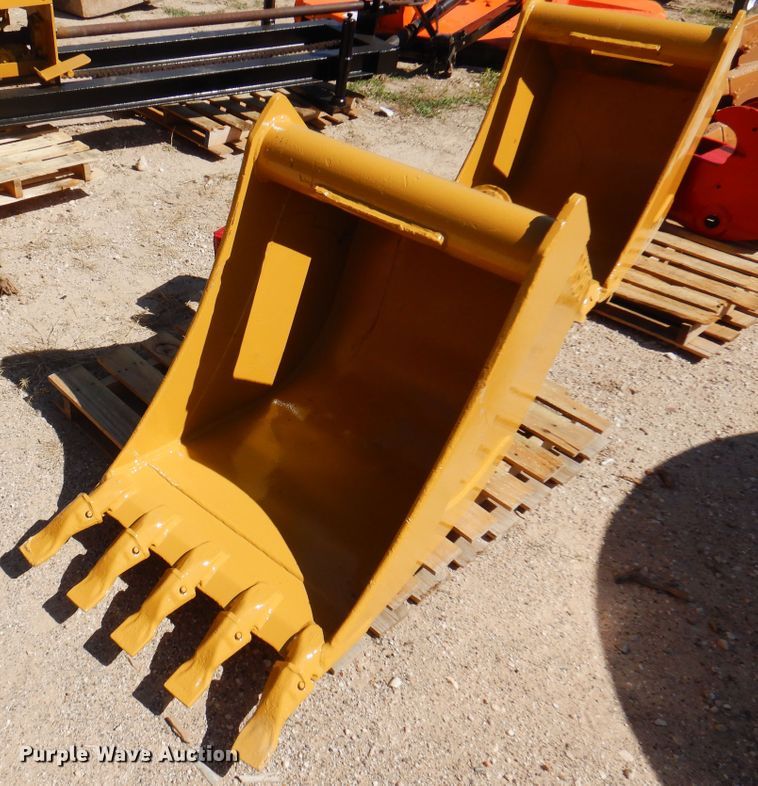 24"W backhoe bucket - DI5342