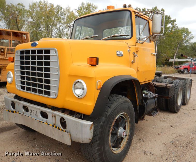 1985 Ford LT9000  semi truck - DL0190