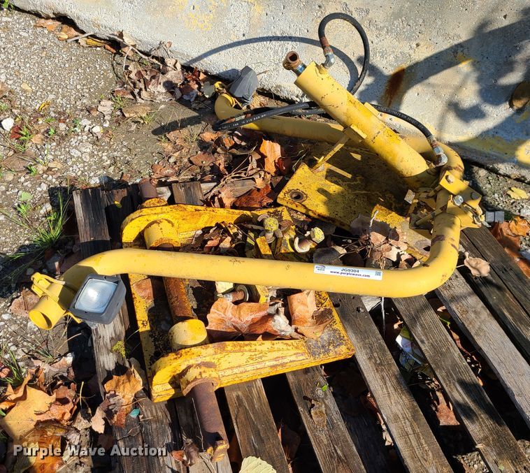 Caterpillar 140H  motor grader front lift group - JG9304