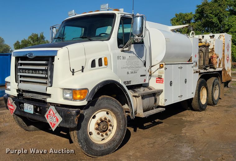 2005 Sterling LT7500  fuel / lube truck - JG9305