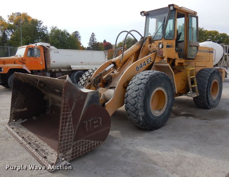 1989 John Deere 644EZ  wheel loader - JQ9304