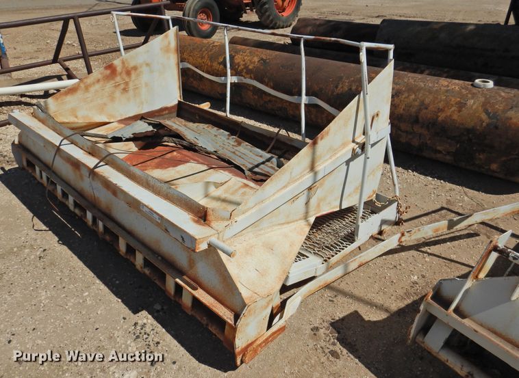 Shop built 102&quot; W spreader - JX9896