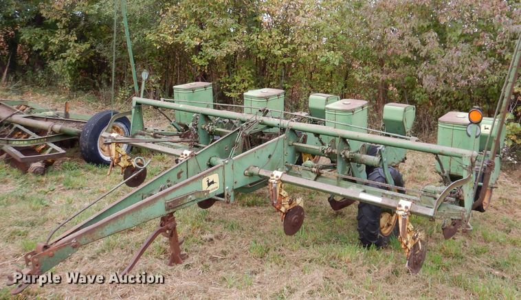 John Deere 1240  planter - KA9449