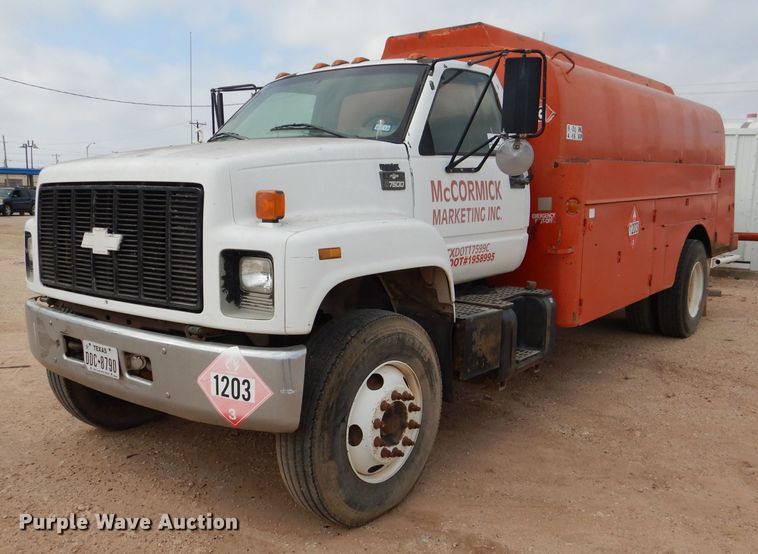 1999 Chevrolet C7500  fuel truck - DJ8876