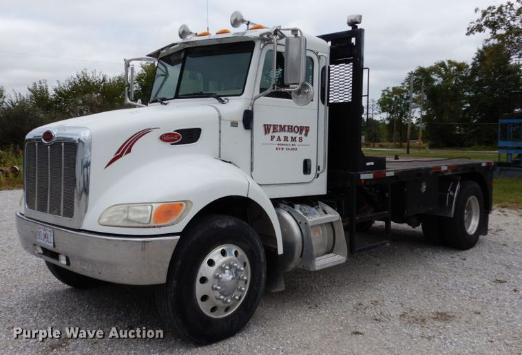 2008 Peterbilt 335  winch truck - KI9482