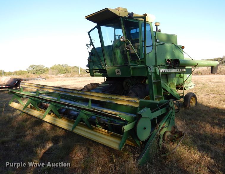 John Deere 4400  combine - DN8770