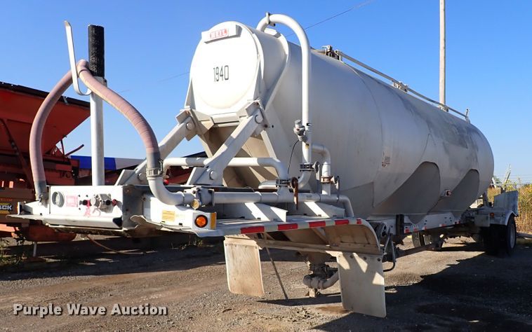 2004 Heil  pneumatic dry bulk trailer - DJ2241