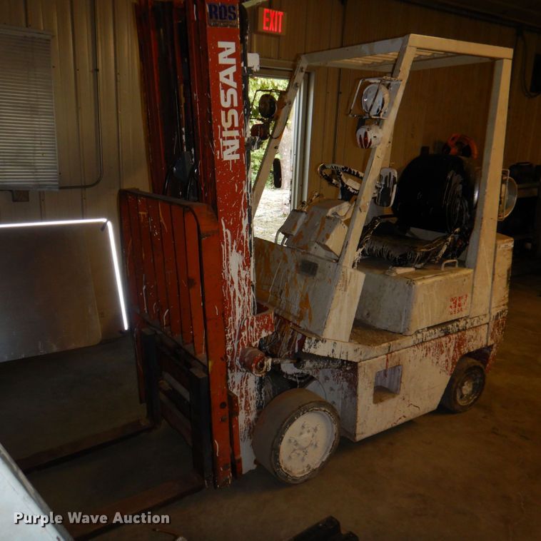 Nissan 30  forklift - JS9182