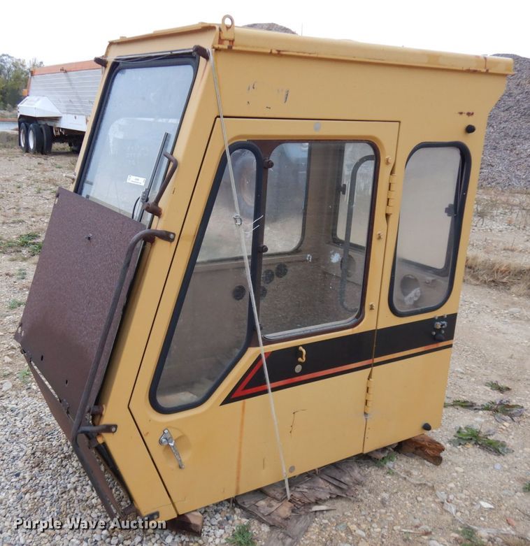 Caterpillar excavator cab - JS9488
