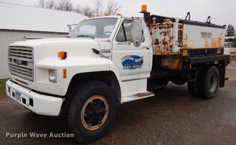 1991 Ford F700  pot hole patcher truck - JS9528