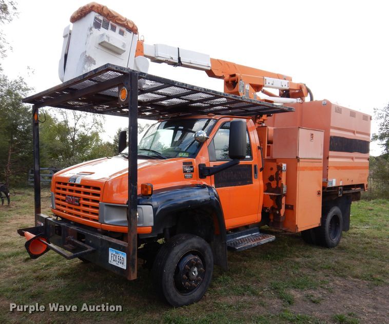2006 GMC C5500  forestry bucket truck - KA9460