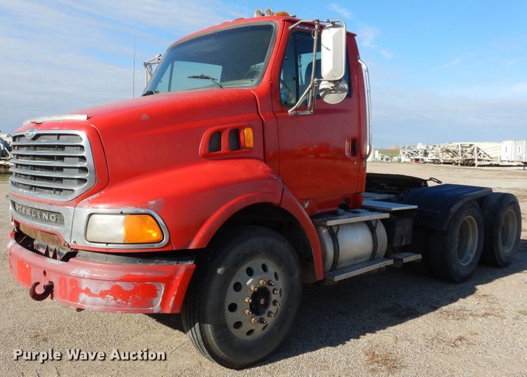 2002 Sterling LT9500  semi truck - KO9192