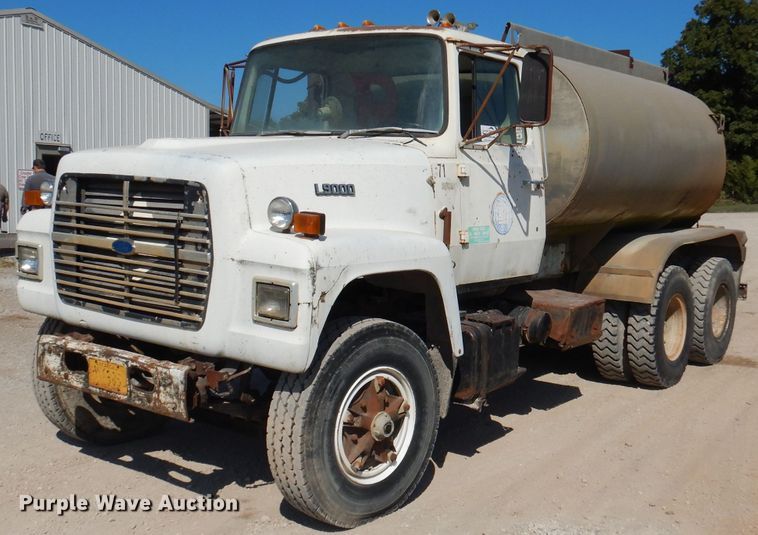 1973 Ford L9000  water truck - DA5469