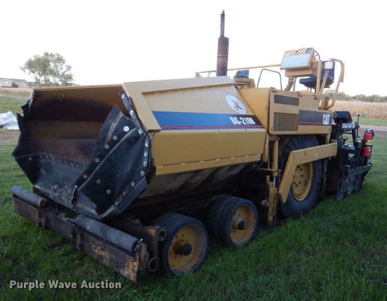 1994 Caterpillar BG-210B  paver - KO9255