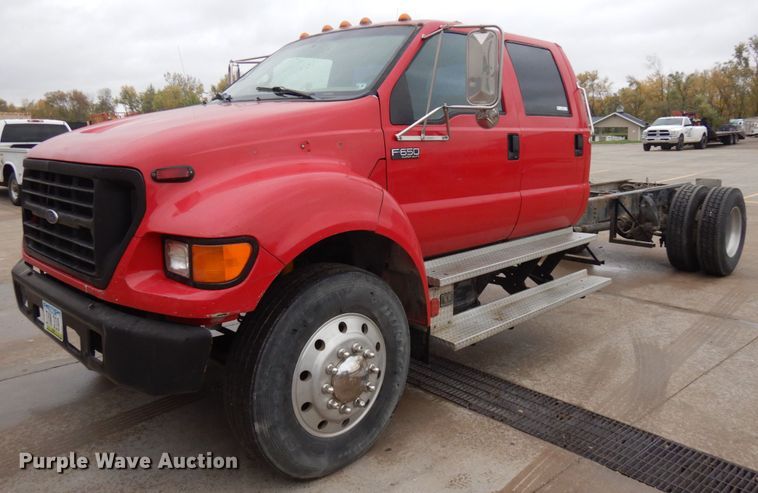 2002 Ford F650 Super Duty  truck cab and chassis - JS9455