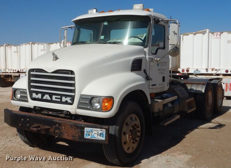 2003 Mack CV713  semi truck - DL6122