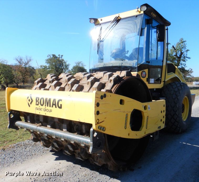 2017 Bomag BW211DH-5  single drum vibratory roller - DN6533