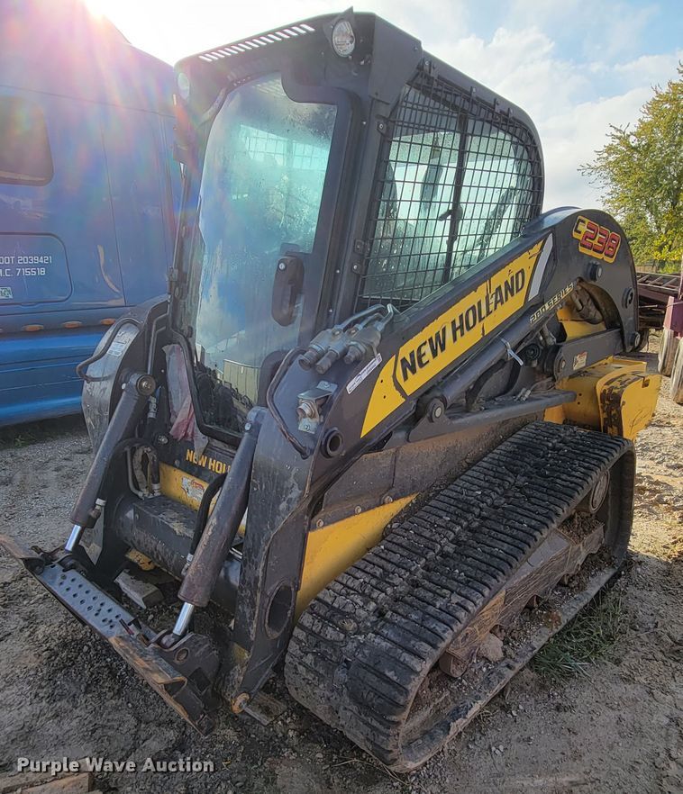 New Holland C238  tracked skid steer loader - HR9494