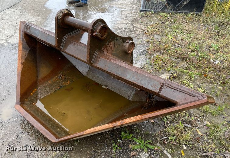 Trapezoid excavator bucket - IK9621