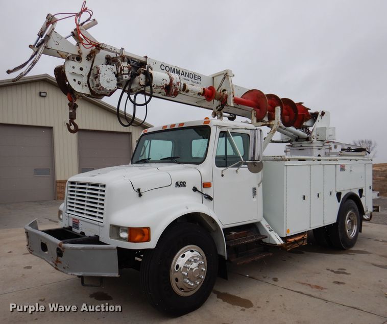 2001 International 4900  pressure digger truck - KY9554