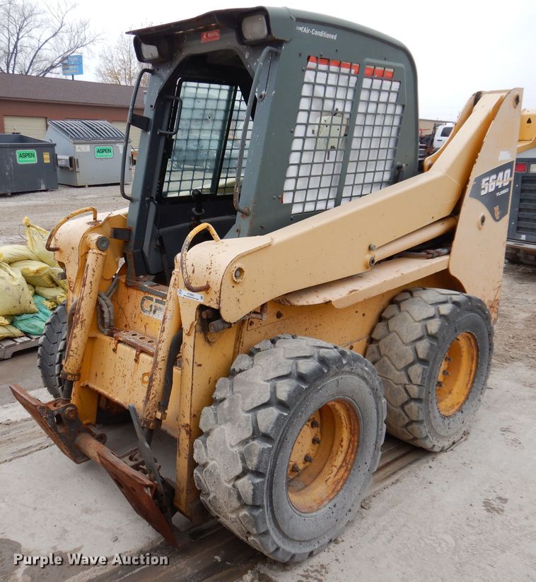 2004 Gehl 5640  skid steer loader - KY9581