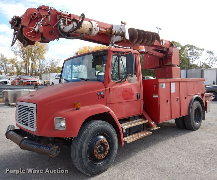 1998 Freightliner Business Class FL70  digger derrick truck - KY9656