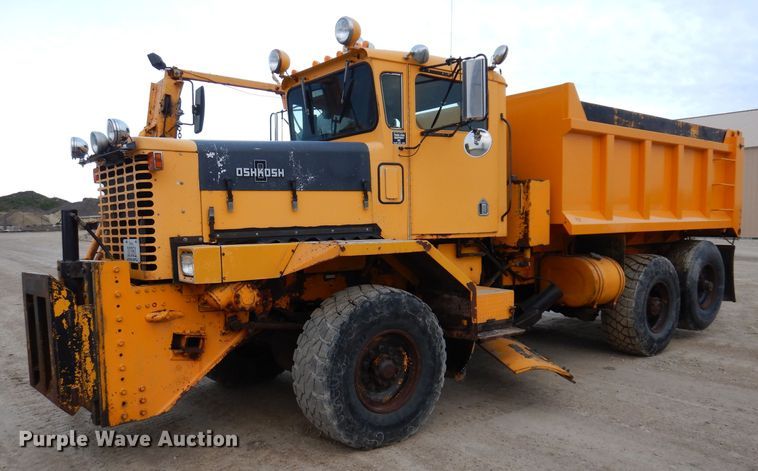 1986 Oshkosh P-2526-1  dump truck - DL5766