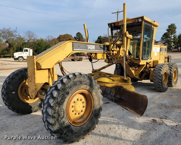 2002 Caterpillar 140H  motor grader - KQ9083