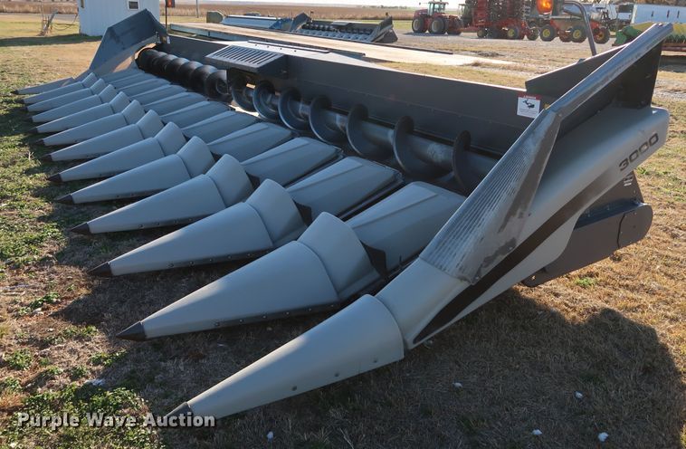 2014 Gleaner 3000 R12  corn head - DJ2413