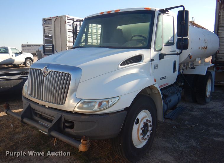2006 International 4200  water truck - DI5442