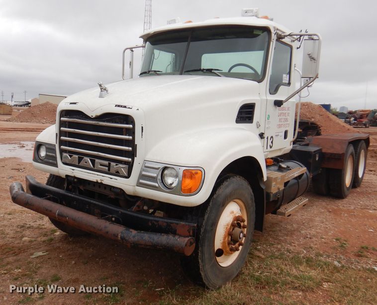 2005 Mack CV713  semi truck - DJ7515