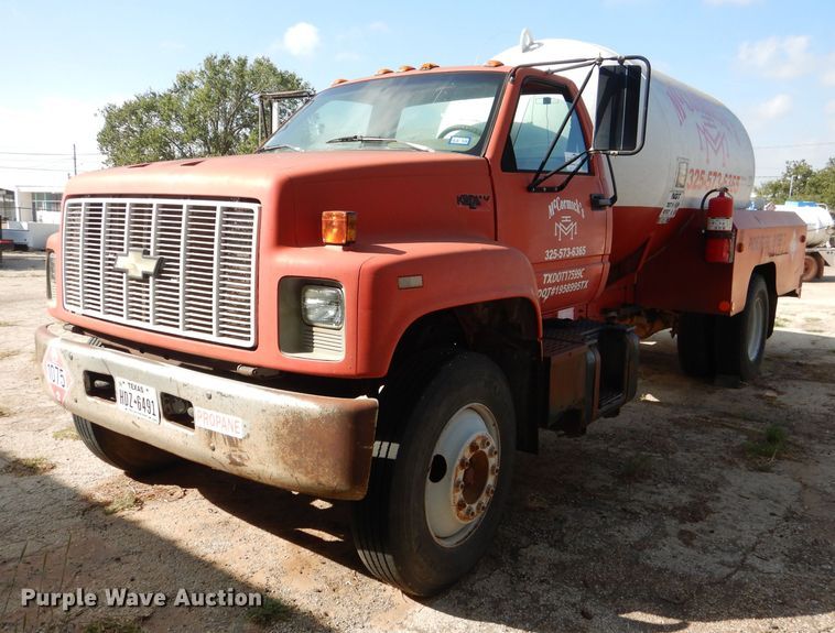 1992 Chevrolet C7500  fuel truck - DJ8877