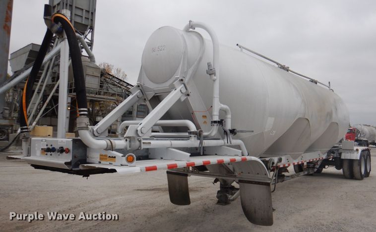 2008 Heil  pneumatic dry bulk trailer - DK1357