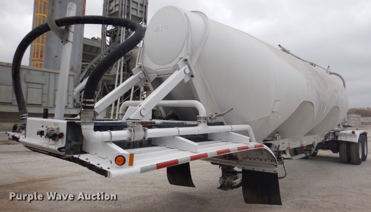 2005 Heil  pneumatic dry bulk trailer - DK1359