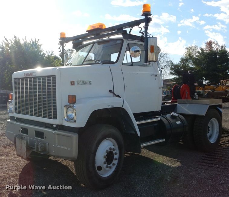 1985 GMC Brigadier  toter truck - JG9003