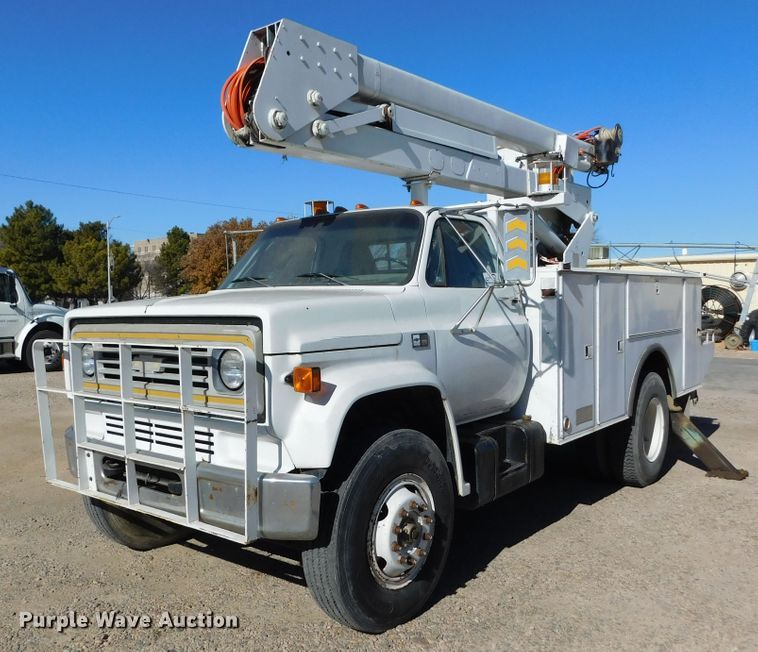 1986 Chevrolet C70  bucket truck - DJ7552