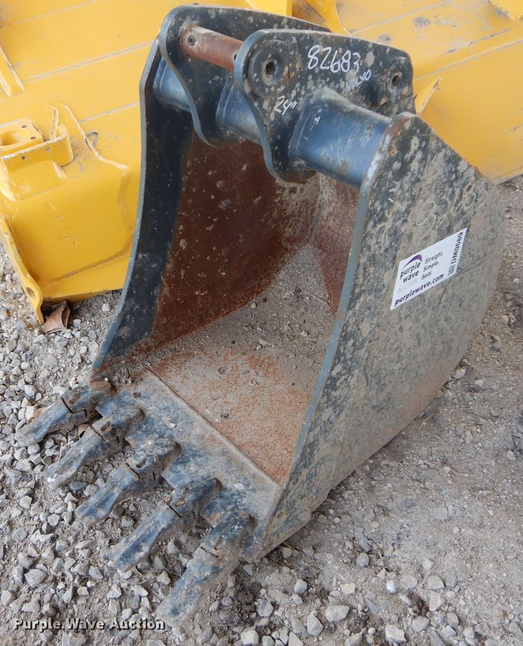 Volvo  24" W excavator bucket - DM0689