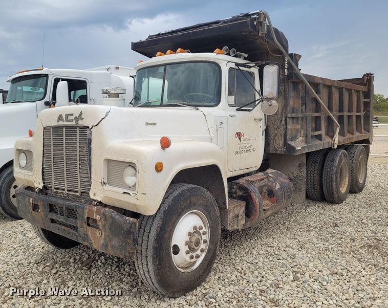 1984 Mack R686ST  dump truck - FC9061