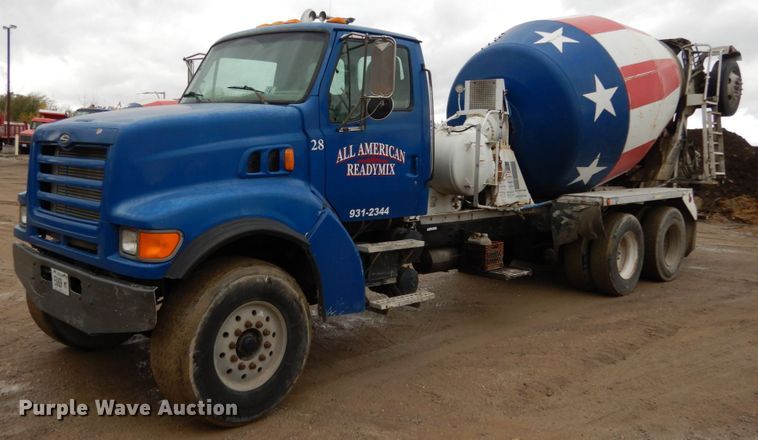 1999 Sterling LT9511  ready mix truck - JI9349