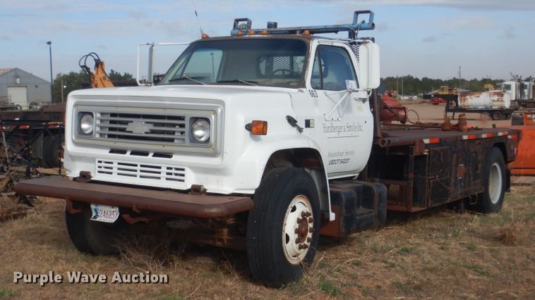 1989 Chevrolet C70  winch truck - DL6009