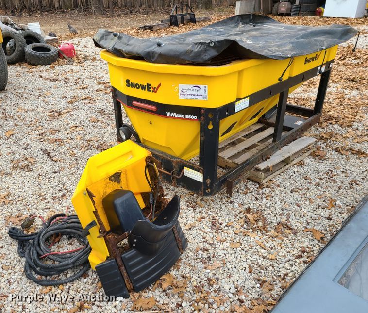 SnowEx V-Maxx 8500  spreader - DJ1594