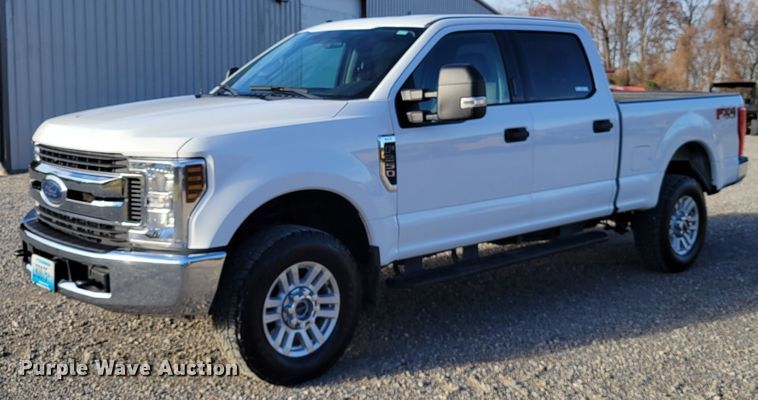 2019 Ford F250 Super Duty XLT  Crew Cab pickup truck - IV9669