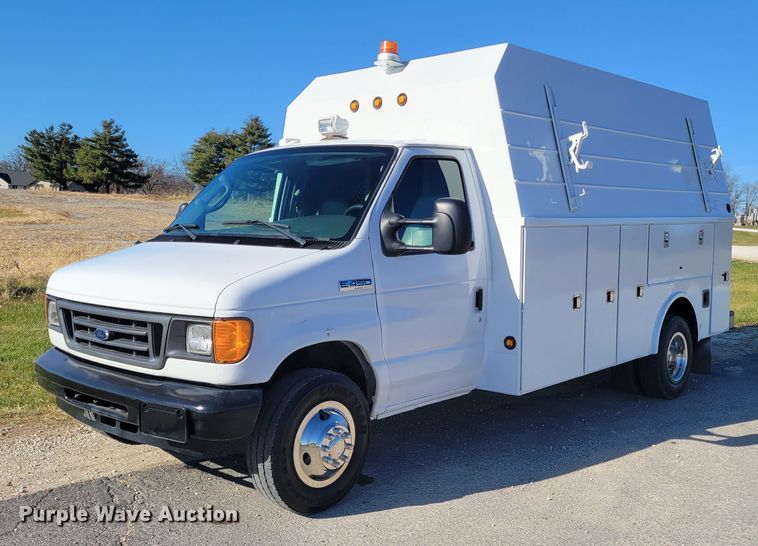 2006 Ford E450 Super Duty  utility / service van - IV9689