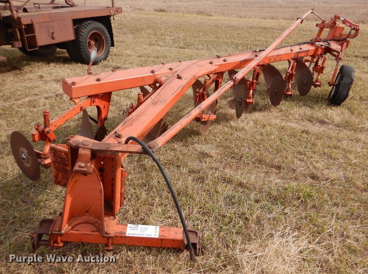 Case  six bottom plow - DL3484